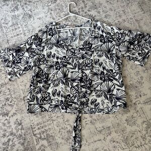 Como Vintage Black and White Floral Blouse